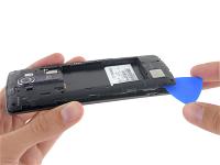 Tách rời khung nhựa và mainboard. kham-pha-ben-trong-lg-g4-9-