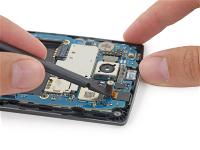 Ngắt kết nối camera. kham-pha-ben-trong-lg-g4-11-